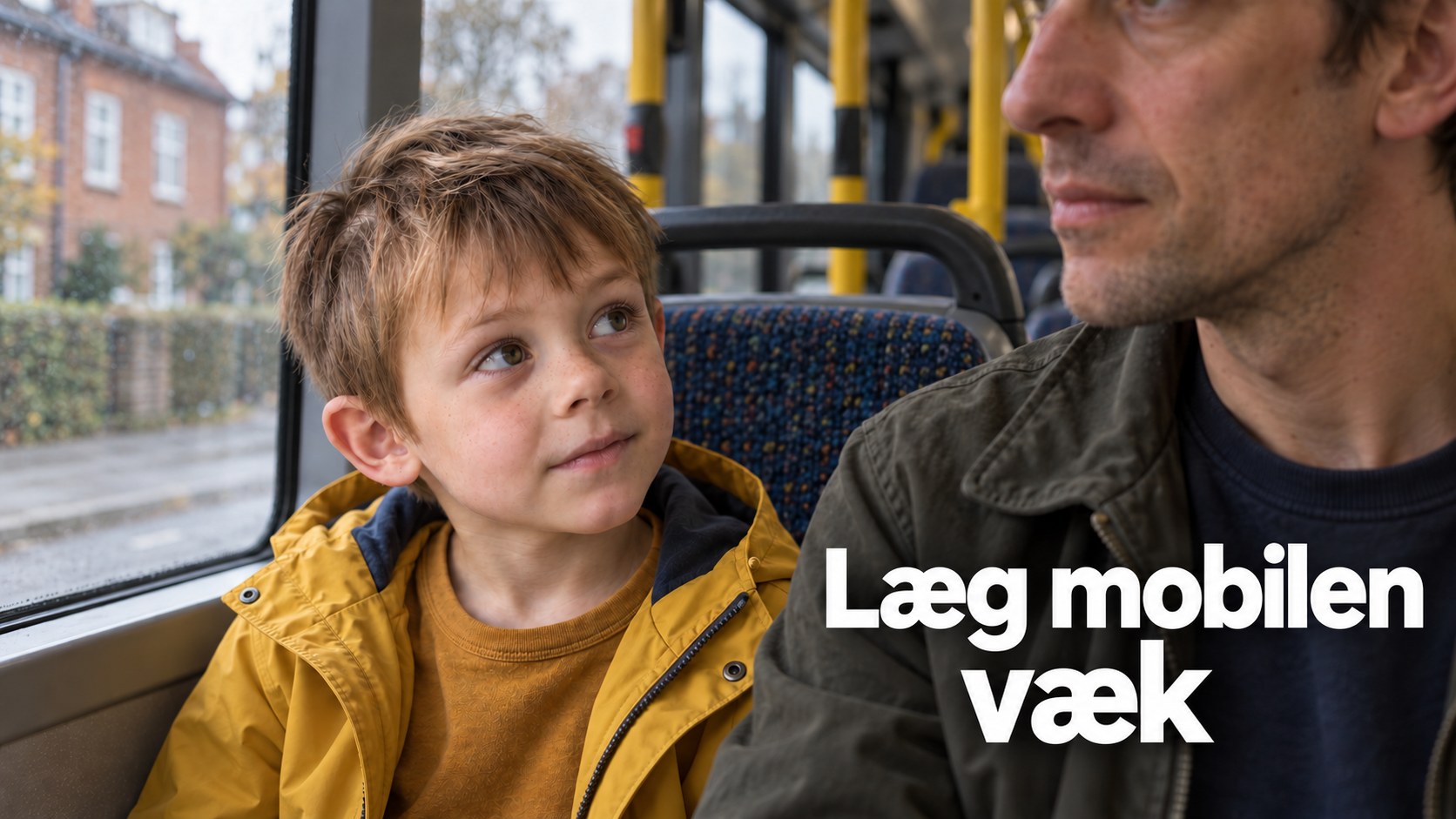 En dreng ser op på sin far i bussen med titlen Læg mobilen væk